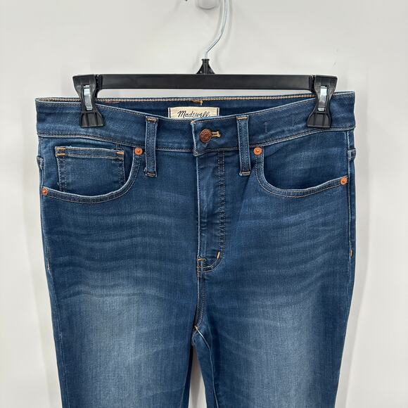 MADEWELL Curvy High-Rise Skinny Jeans in Danny Wash: TENCEL™ Denim // 27 - Picture 6 of 13